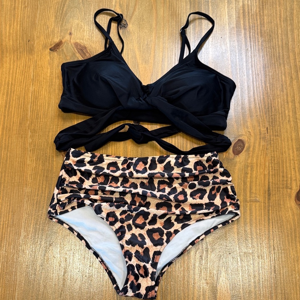 Classic black and animal print women’s two piece Bikini Set NWOT swimwear